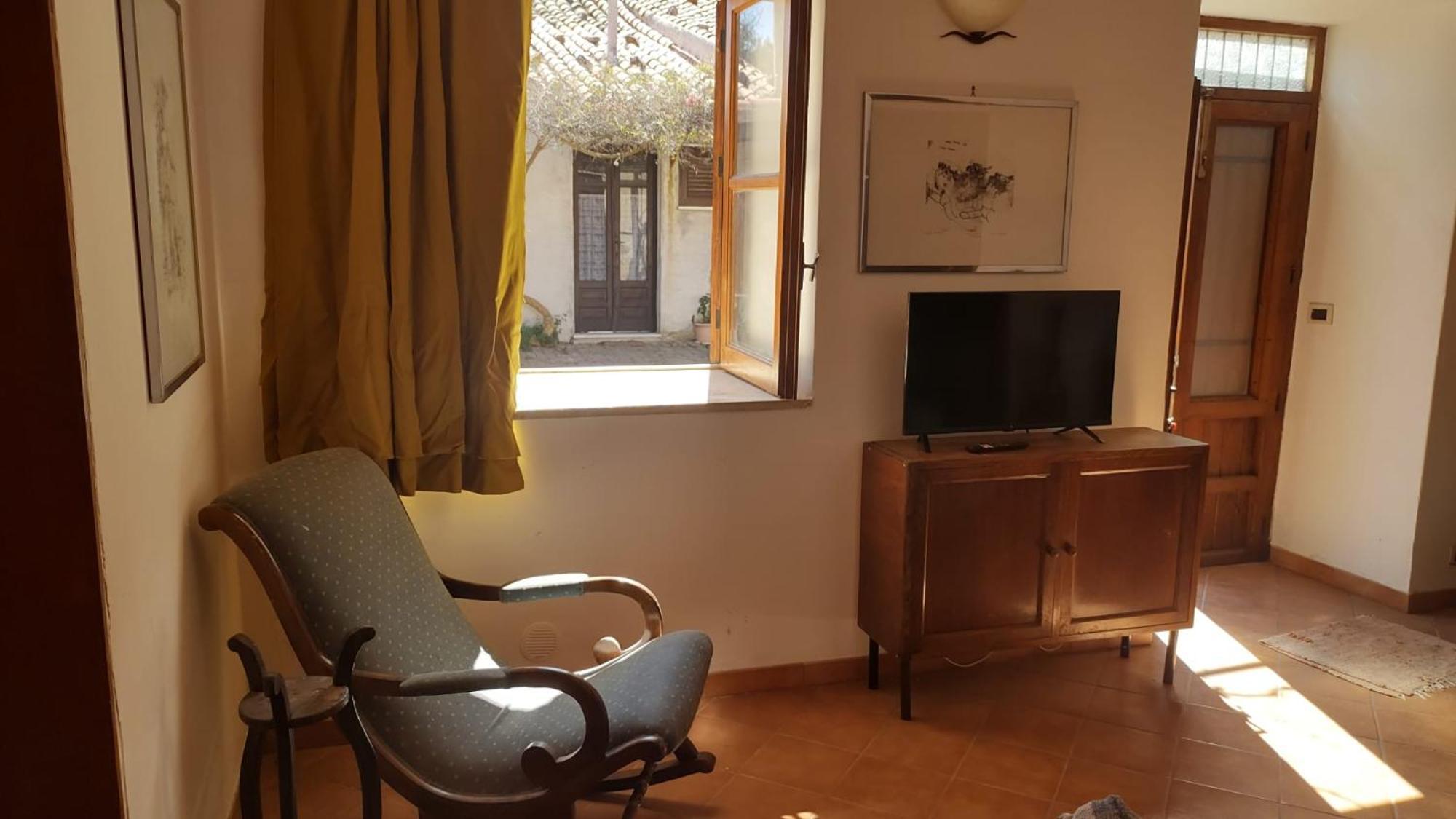 Linati'S Apartments Pollina Bagian luar foto